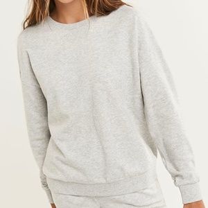 Long Sleeve Crew Neck Sweatshirt R Essentials